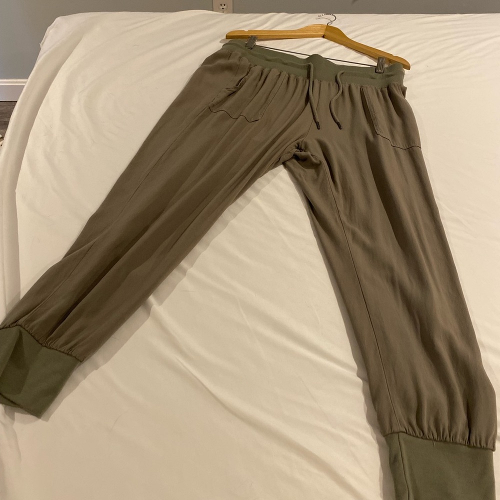 New not worn Army Green Parachute pants with front pockets and tie string waist